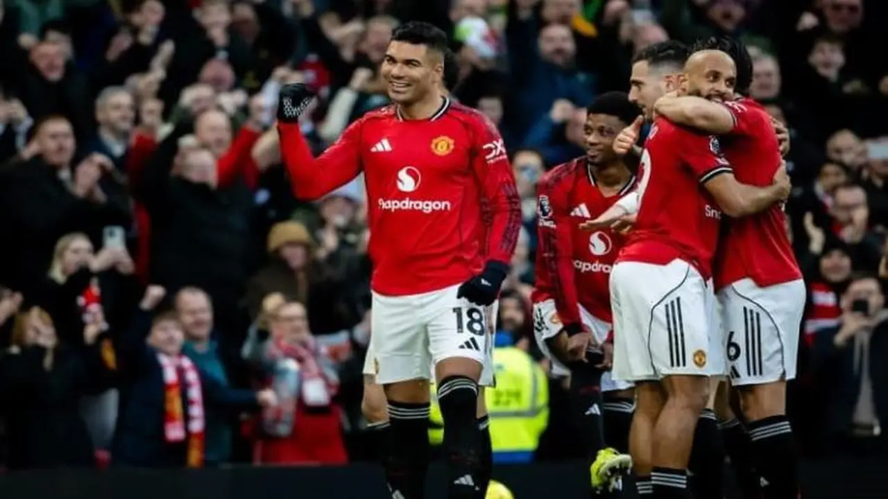 مانشستر يونايتد يواجه أستون فيلا في قمة مرتقبة ضمن الدوري الإنجليزي الأحد